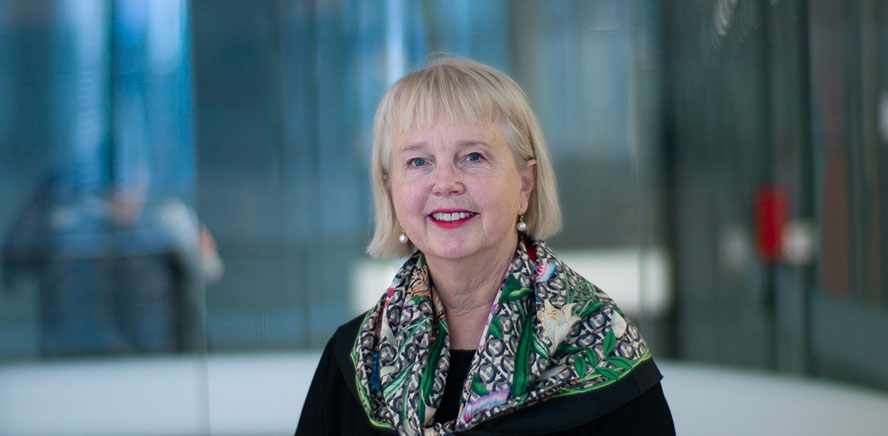 null Head shot of Peggy O'Neal, Chair of Vanguard Super, wearing a scarf, smiling at the camera.